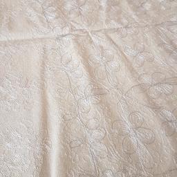 Brand new never used ivory colour, material is cotton, white and silver thread design
1 table cloth and 12 placemats