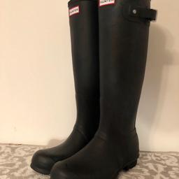Hunter wellies size 6.Used a couple of times.Please see pictures for details.