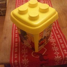 verkaufe eine Box. .Bis oben hin voll mit legos (kleine) mein Sohn ist gross und spielt nicht mehr damit. Nur Abholung
