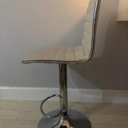 4 off white bar stools with height adjustment. 
good condition, general wear on them, no rips or tears. leather cleaner would probably bring up like new. can be sold in set of 2 if needed.

£15 each
£25 for 2
£50 for 4

open to any questions.