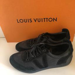 Verkaufe selten getragene Louis Vuitton Sneaker in der Größe 7 1/2, diese entspricht einer EU-Größe von 42. Die Schuhe wurden selten getragen, daher befinden sie sich auch in einem guten Zustand, S. Bilder

Versand 5€
Zahlung via Paypal möglich