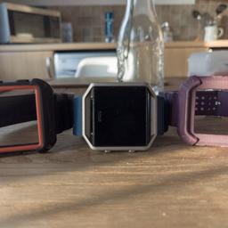 This is my Fitbit blaze and they are little to no scratches on the screen. Brand new it's around £110
What's included
Fitbit blaze box
startup manual
small blue wristband (made by Fitbit)
purple wristband (3rd party)
Black hard plastic wristband (3rd party)
And a charger (made by Fitbit)
If you have any questions then feel free to ask me.
Postage is included. (Hermes)