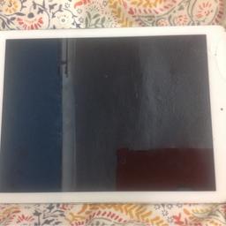 iPad Air 16gb white wifi very good condition 
Unlock , software is up to date 
Wi-Fi iCloud free open check pic plz 
Model MD788B/B