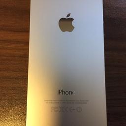 Verkaufe ein defektes iPhone 5 in weiß, das iPhone 
hat ein Wasserschaden ! sonst aber äußerlich in einem TOP Zustand ohne Kratzer oder Beschädigungen. An Bastler abzugeben mit dem höchsten gebot.