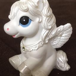 Cute Unicorn Candle. Lovely Blue Eyes With A Diamanté on the Chest.
Great for display or as a cake decoration.
None Edible.
Collection only preferred thanks
Lovely item