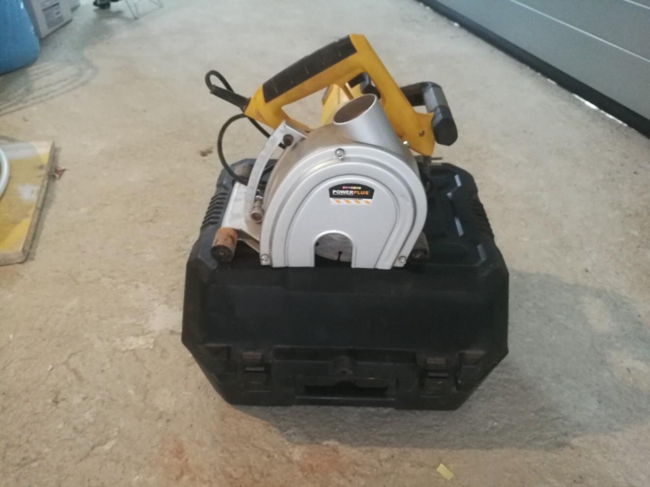 Mauernutfräse Schlitzfräse Fräse 1.800 Watt in 8530 Deutschlandsberg