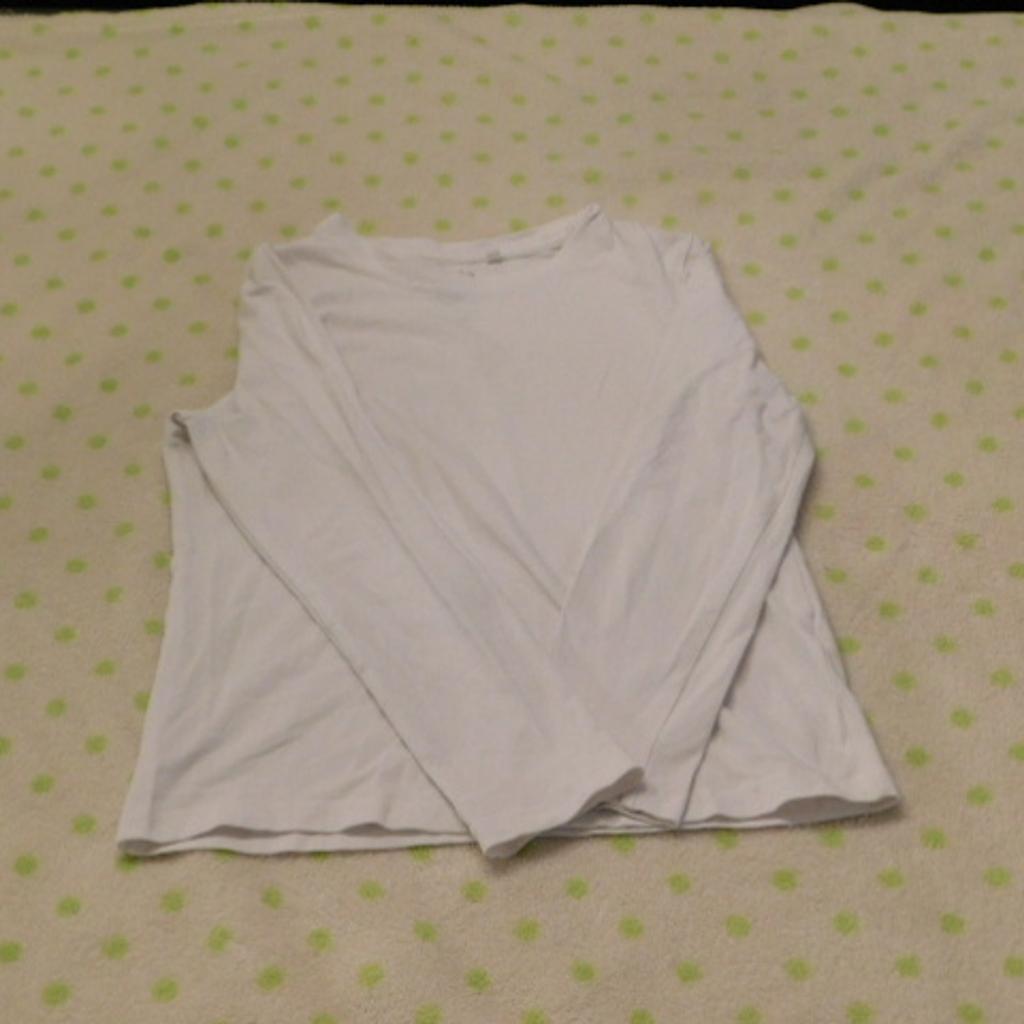 Langarmshirt für Mädchen
Größe 134/140
Farbe : weiß