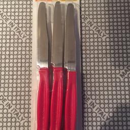 Blister 6 coltelli da tavola Manico in PP e lama in acciaio Inox Lunghezza 21,5 cm e spessore 0,9 cm Colore bianco