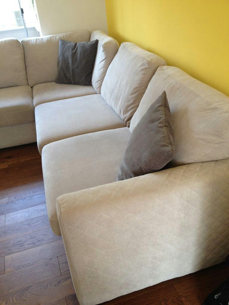 Dfs Eleanor Corner Sofa In Sp4 Amesbury Für 39900 £ Zum Verkauf