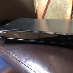 30cm x 21cm
BluRay and DVD player 
Good condition, hardly used
Collection only