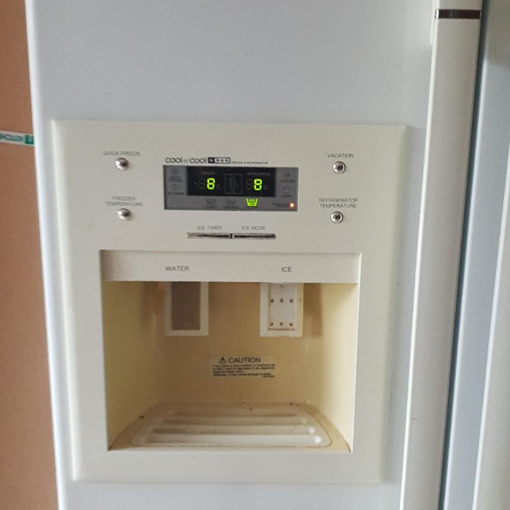 Samsung American Fridge Freezer white in CV3 Rugby für 110,00 £ zum