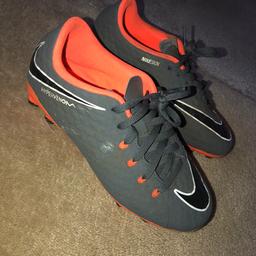 Uk 1
Worn a few times
Great condition