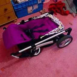 Brilliant condition comes with a cosy toes and bumper bar but not the cosy toes for this buggy and rain cover.