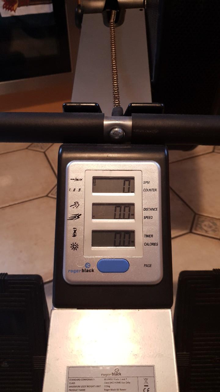 Roger Black Air Rower Rowing Machine in RG27 Hart für £ 40,00 zum ...