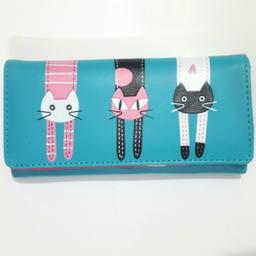 This is a gorgeous quirky purse (wallet style) with snap closure, card holders, zippered section, notes section and clear ID holder. It's brand new and never been used.

The purrfect gift for any cat or purse lover. 😻 (sorry, couldn't resist!).

Pick up from CH41 or happy to post for an extra £2.95 to cover delivery! 😊 Offers welcome.