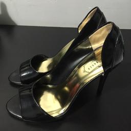 Black high heel shoes from Ted Baker.

My wife has recieved as gift, however it is unwanted and unworn, still has labels/stickers etc.

Size UK 6 / Euro 39

Must inspect item, then cash on collection only.