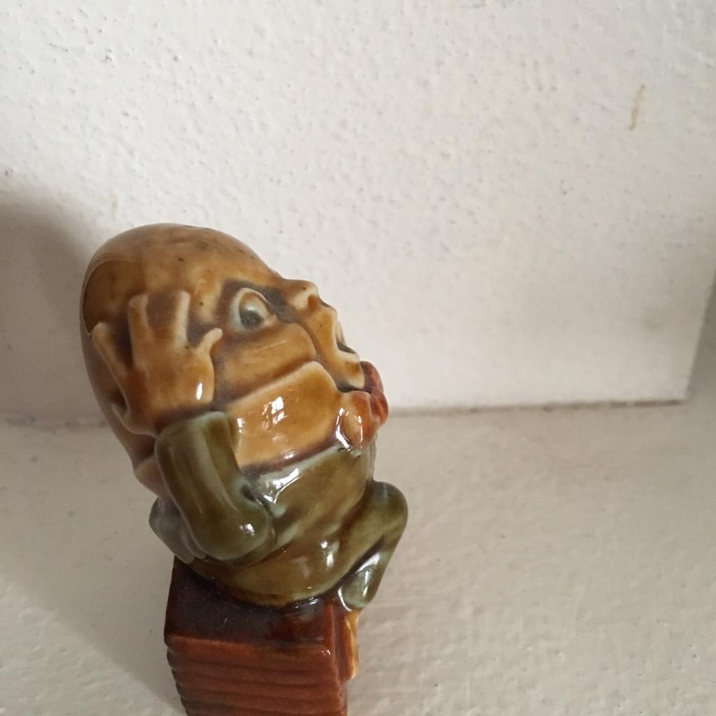 Nursery rhyme characters. Book shelf ornament in Bolsover für £ 5,00