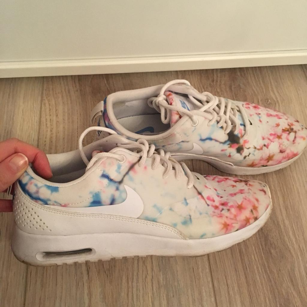 tempo Duquesa pintor Nike Air Max Thea Blumen Flower Print Gr. 39 in 40210 Düsseldorf für 27,00  € zum Verkauf | Shpock DE