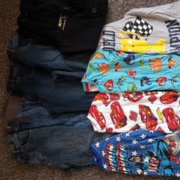 4 pairs of jeans
1 pair of black joggers
2 t shirts
1 long sleeve
1 jumper

sizes Ages 5-6 years.