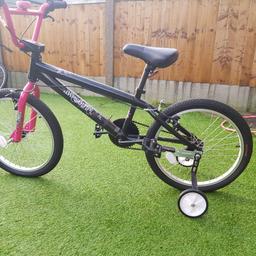 Girls bicycle hardly used excellent condition
19 inch wheels
Has stabilizers but easily removable
front brakes need to be looked at nothing major see pic 
Collection only