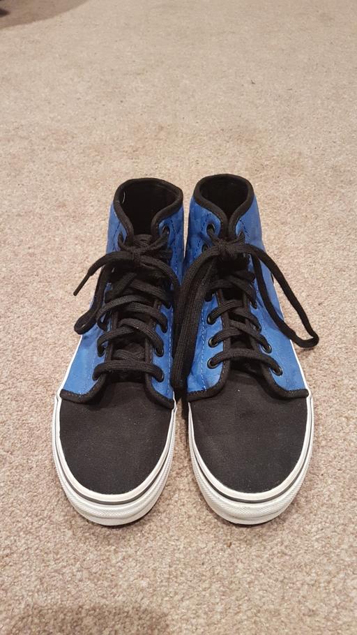 Buy & Sell Essex Epping Forest - Photos for VGC Boys Vans Blue Black Hightop Trainers UK3