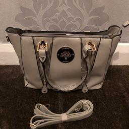 Brand new!!
Cute ladies handbag
Long strap included
