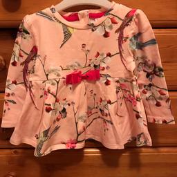 Pink floral top with bow on front and navy trousers with gold buttons. 6-9 months 
NO OFFERS - PICK UP ONLY PLEASE 
THANK YOU