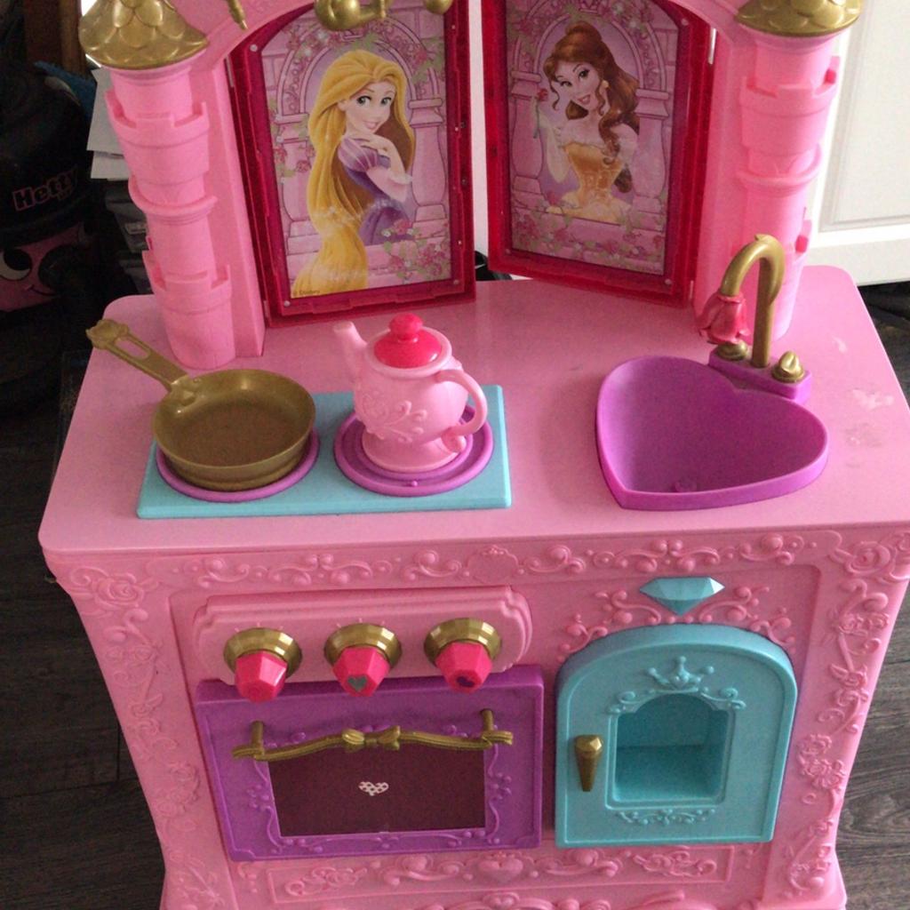 Disney Princess Royal Kingdom KITCHEN and CAFE Playset