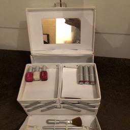 white vanity case 
Hasn’t been used
Comes with brand new; 3x lipstick, 3x nail polish, 3x concealer, 2x shimmer powders, 1x lipgloss, 1x face primer and brushes