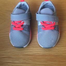 Pink and Grey baby trainers
Excellent condition
Original price £20 From Next babies
Size eu 4
Perfect fit for 12-18 months
Nice,clean ,looks new
Only worn few times in clean areas