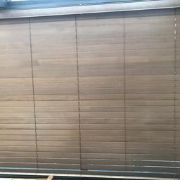 8 x Wooden Venetian blinds. Matching wooden valances. Sizes in photo. Good condition. Some toggles missing. Pet and smoke free home.
