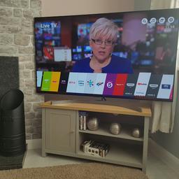 LG 55 Inch OLED55B8SLC OLED Smart 4K Ultra HD WiFi Freeview/Freesat HDR OLED TV. This tv was brought on 22/10/2018 £1495.99 and is in excellent condition with no marks still like new. The tv is fully working with remote and can be seen before purchase.