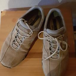 Verkaufe kaum getragene Original Meindl Schuh. Er ist ein Allrounder. Echtes Leder und sehr leicht.
Gr. 41 bzw UK 7