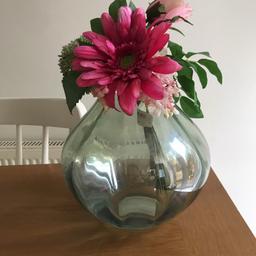Very very lovely flower vase. Moving houses. It’s yours for a bargain price. Let me know. Thx