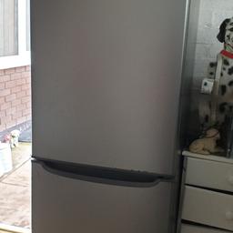 Hotpoint frost free silver fridge freezer. perfect working order.