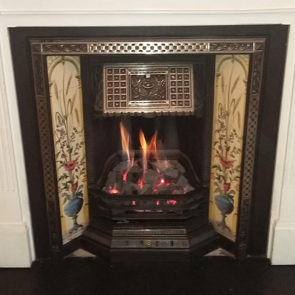 Victorian Cast iron fireplace & gas fire in CF Cardiff für 275,00 £ zum
