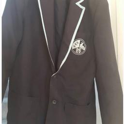 hove park school blazer and skirt the skirt is size 32 my daughter has out grown theses and i also have size 16-17 black school trousers

can separate but would like to go altogether

£15 blazer
£5 skirt
£5 trousers

