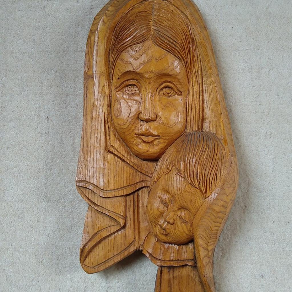 Holzschnitzerei Madonna mit Kind Relief vermutlich Lindenholz Größe 43x21 cm Zustand gebraucht sehr gut