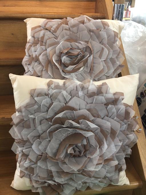 Buy & Sell East London Forest Gate - East London - Photos for Ruffled flower cushions