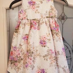 Girls dress age 18-24 months
worn once to a wedding
pet and smoke free home excellent condition
bought from monsoon for 54.99
beautiful dress