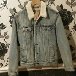 BNWT, LEVIS DENIM JACKET, TRUCKER STYLE
FUR LINED, SIZE SMALL, RRP £110 YOU PAY.
£19.99  PICK UP OR YOU PAY POSTAGE AND PACKAGE £5.00
