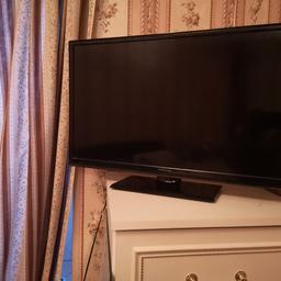 Smart TV. Perfect size for kitchen or bedroom. Comes with remote. Was my grandads he's taken really good care of it. Works perfectly.