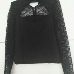 Raffiniertes Shirt
Gr.Xl (eher L )
Schwarz ( 1mal getragen)
Tiefer Ausschnitt / Ärmel und Kragen aus Spitze !
Preis: VHB