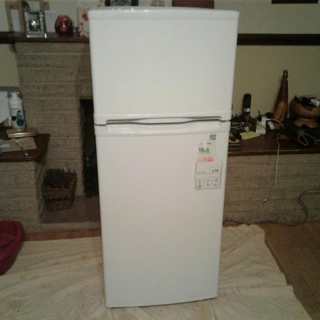 manual defrost freestanding white fridge in N9 Enfield für £ 80,00 zum