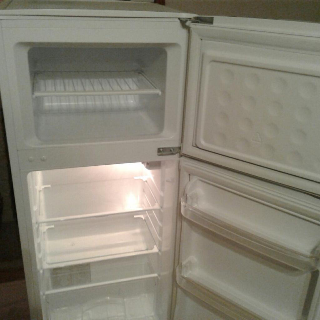 manual defrost freestanding white fridge in N9 Enfield für £ 80,00 zum