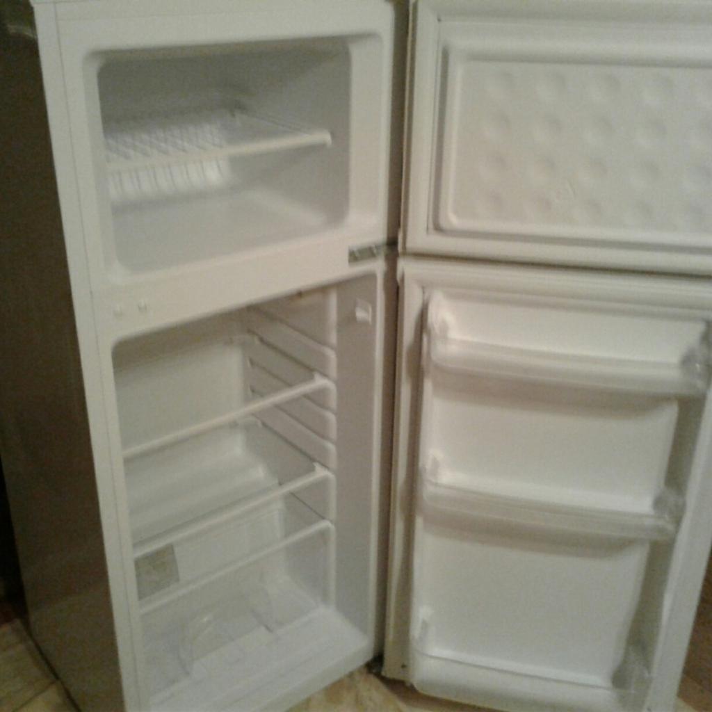 manual defrost freestanding white fridge in N9 Enfield für £ 80,00 zum