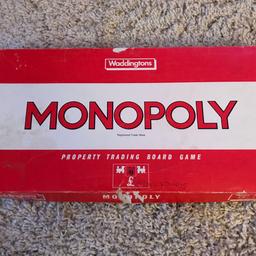 Vintage monopoly complete all in good condition although the box is abit tatty with a small bit of writing on
