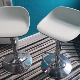 Breakfast Bar Stools height adjustable swivel seats, in good condition, grab a bargain 3 stools included in sale