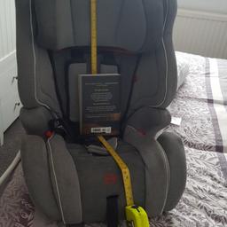 5 point harness.
the headrest winds up or down to suit child. in good condition .
Belper
