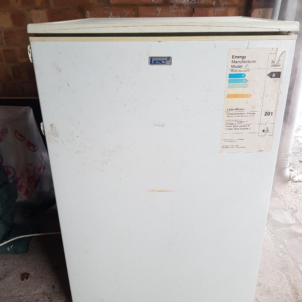 LEC Chest Freezer 55cm Upright shelves drawer in Luton for £20.00 for sale Shpock